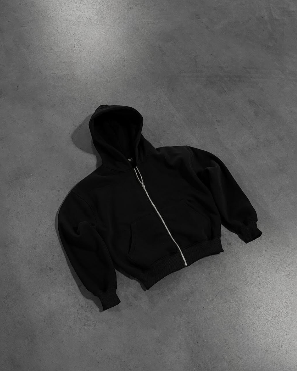 BLACK ZIP HOODIE — NEGRO